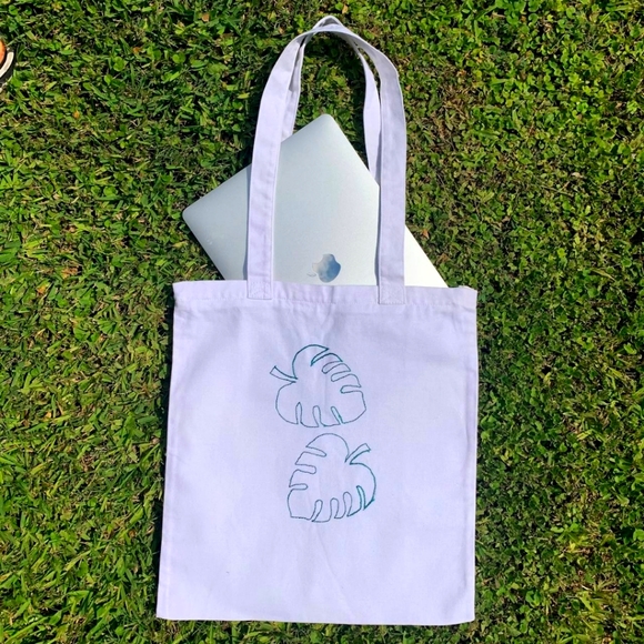 Handmade Machine Embroidered Tote Bag With Zipper - Picture 4 of 4